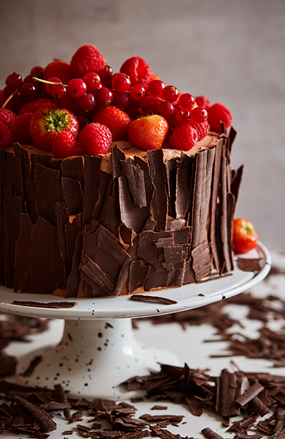 Afbeelding chocoladetaart met rood fruit