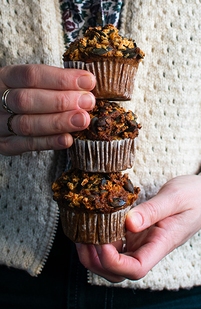 Ontbijtmuffins met banaan en wortel