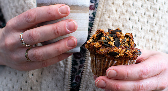 Ontbijtmuffins met volkorenmeel, wortel en banaan